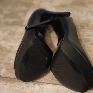 Guess Peep toe platform shoes